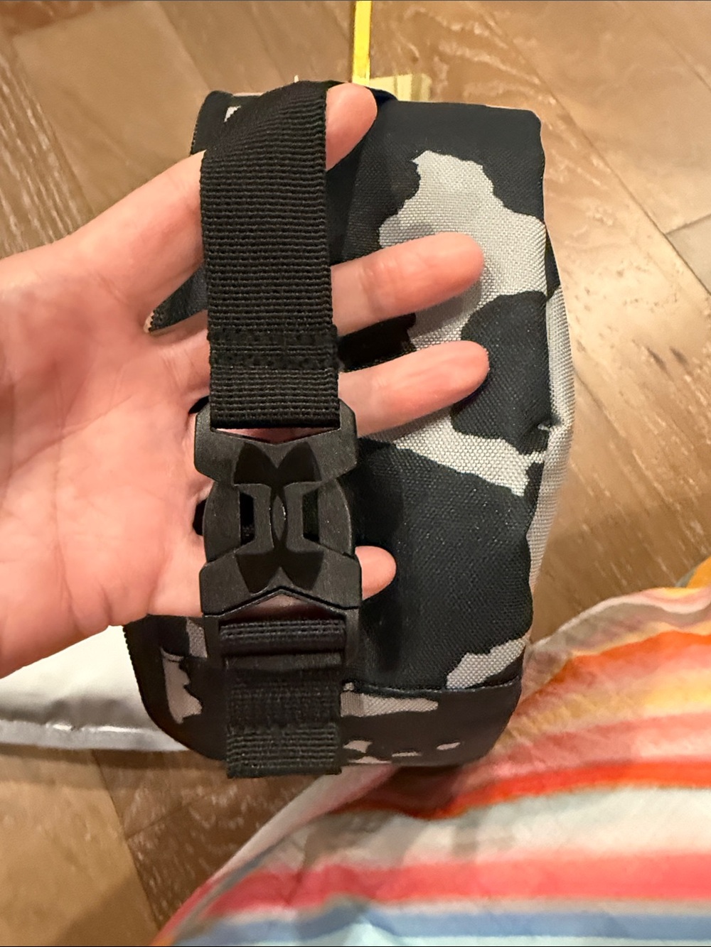 Under Armour Black & Gray Camo Belt Insulated Lunch Bag with Yellow Logo - Picture 6 of 12